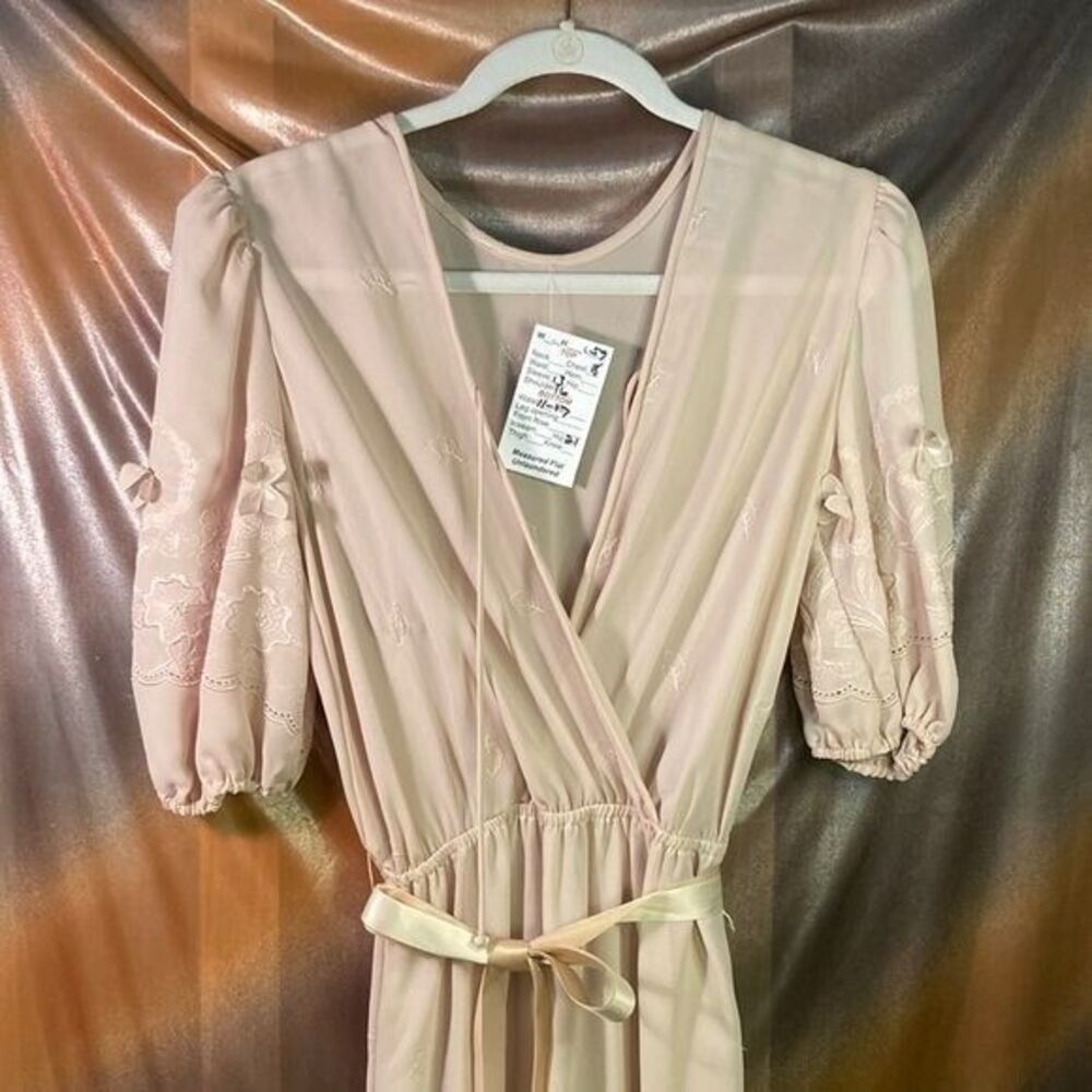 Vintage 1970’s Nude Sheer Crepe Dress Delicate 3d Butterflies Size 36” Small